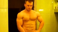 RUSSIAN BODYBUILDER STRIP AND CUM