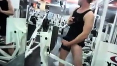 masturbandose en el gym
