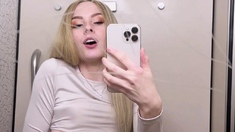 Amateur Webcam Cute Teen Plays Solo with Big Dildo