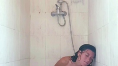 Amateur czech teen in her first toy induced orgasm