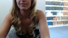 amateur blonde solo webcam
