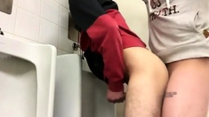 Bareback Fuck In Toilet